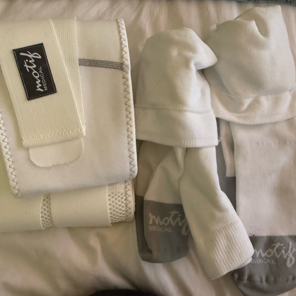 Motif Medical Pregnancy belly band & compression socks